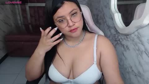 Snapshot of samy_collen_v chatting on 02-25-26, 12:59 Samy online show from 02-25-26, 12:59