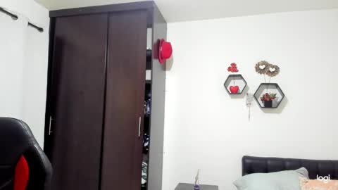 Sanddi  online show from 04-04-26, 08:39