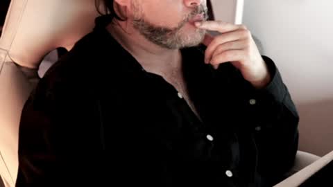 Sanders online show from 12-31-24, 01:04