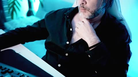 Sanders online show from 02-02-25, 03:43