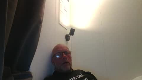 sandnesrune523 online show from 04-19-26, 08:57