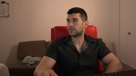 Snapshot of sandow_ chatting on 05-20-26, 04:35 Sandow online show from 05-20-26, 04:35