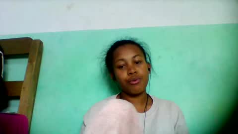 Snapshot of sandra1253099 chatting on 06-21-26, 08:00 sandra1253099 online show from 06-21-26, 08:00