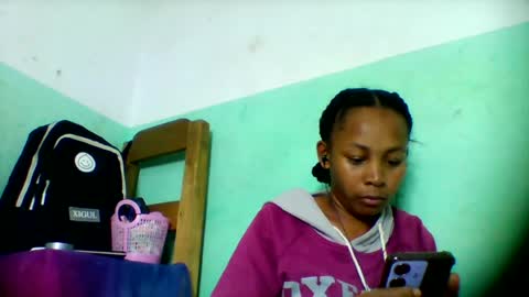Snapshot of sandra1253099 chatting on 07-09-26, 06:45 sandra1253099 online show from 07-09-26, 06:45