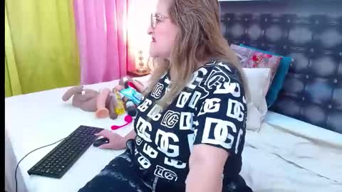 Snapshot of sandra_20_ chatting on 04-23-26, 11:09 SANDRA online show from 04-23-26, 11:09