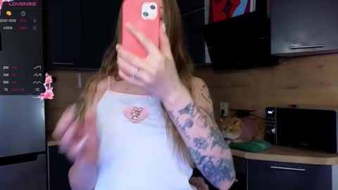 Snapshot of sandra_buika chatting on 09-16-25, 05:47 Sandra Lillys Page online show from 09-16-25, 05:47