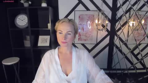 Snapshot of sandra_kind chatting on 01-28-25, 08:36 Sandra online show from 01-28-25, 08:36
