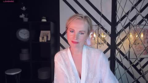 Snapshot of sandra_kind chatting on 02-13-25, 08:59 Sandra online show from 02-13-25, 08:59