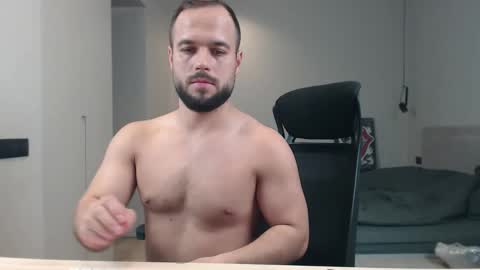 Snapshot of sandro_best chatting on 04-19-26, 06:10 DeAlex online show from 04-19-26, 06:10