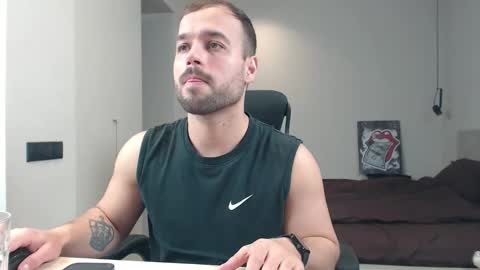 Snapshot of sandro_best chatting on 04-21-26, 12:11 DeAlex online show from 04-21-26, 12:11