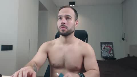 Snapshot of sandro_best chatting on 04-25-26, 09:12 DeAlex online show from 04-25-26, 09:12