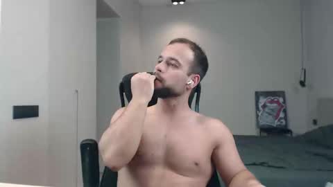 Snapshot of sandro_best chatting on 05-11-26, 02:45 DeAlex online show from 05-11-26, 02:45