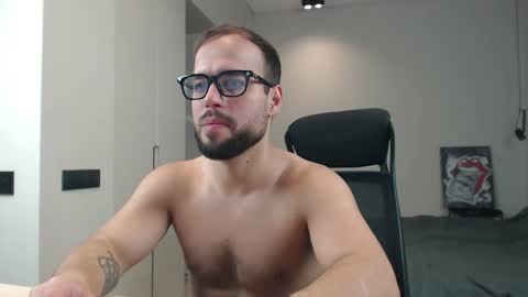 Snapshot of sandro_best chatting on 05-16-26, 02:38 DeAlex online show from 05-16-26, 02:38