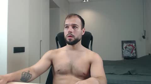 Snapshot of sandro_best chatting on 05-18-26, 08:42 DeAlex online show from 05-18-26, 08:42