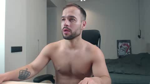 Snapshot of sandro_best chatting on 05-30-26, 10:12 DeAlex online show from 05-30-26, 10:12