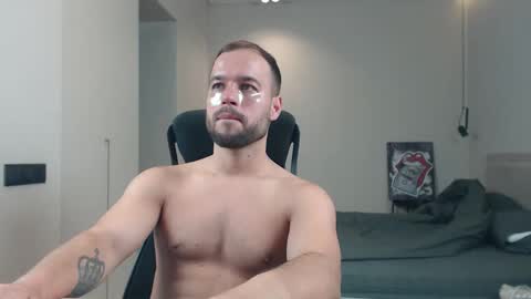 Snapshot of sandro_best chatting on 06-02-26, 11:01 DeAlex online show from 06-02-26, 11:01