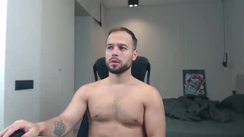 Snapshot of sandro_best chatting on 06-11-26, 08:23 DeAlex online show from 06-11-26, 08:23