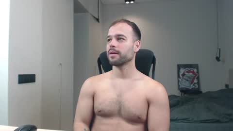 Snapshot of sandro_best chatting on 06-14-26, 09:11 DeAlex online show from 06-14-26, 09:11