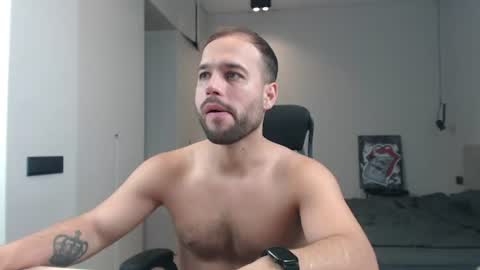 Snapshot of sandro_best chatting on 06-18-26, 12:20 DeAlex online show from 06-18-26, 12:20