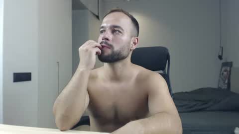 Snapshot of sandro_best chatting on 06-29-26, 12:05 DeAlex online show from 06-29-26, 12:05