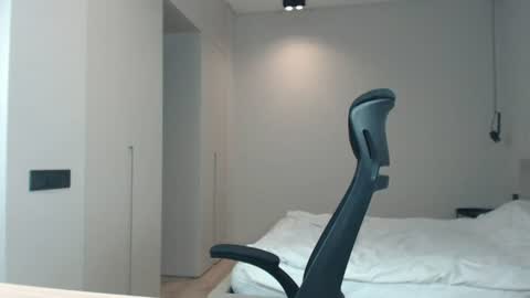 Snapshot of sandro_best chatting on 07-06-26, 09:28 DeAlex online show from 07-06-26, 09:28