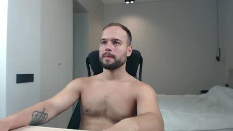 Snapshot of sandro_best chatting on 07-13-26, 10:07 DeAlex online show from 07-13-26, 10:07
