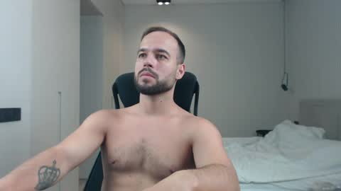 Snapshot of sandro_best chatting on 07-17-26, 09:16 DeAlex online show from 07-17-26, 09:16