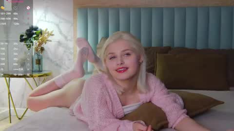 Snapshot of sandyshayes chatting on 05-22-26, 05:58 Sandy online show from 05-22-26, 05:58
