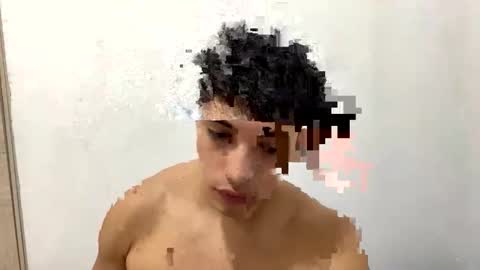 Snapshot of santi36rt chatting on 06-03-26, 02:25 santi36rt online show from 06-03-26, 02:25