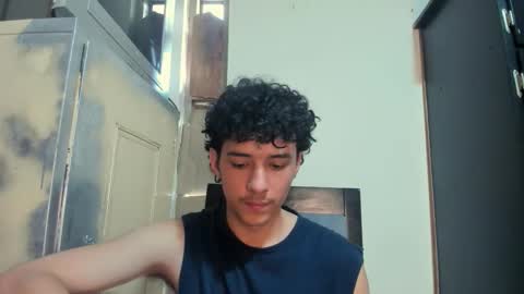 santi_twink19 online show from 11-10-25, 07:57