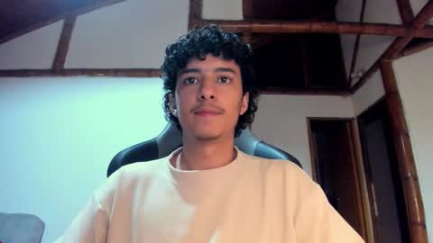 santi_twink19 online show from 03-02-26, 05:08