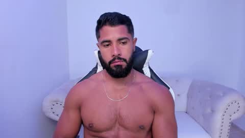 santiago_huntt online show from 12-01-25, 01:38