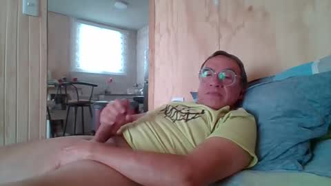 Snapshot of santiago_n chatting on 06-15-26, 04:20 santiago_n online show from 06-15-26, 04:20