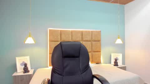 santiago_russo18 online show from 10-14-25, 09:15