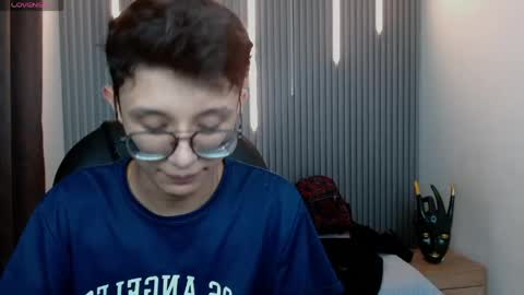 santiago_russo18 online show from 04-19-26, 10:34