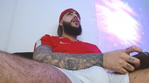 Santiago Hincapiie online show from 04-15-26, 01:34