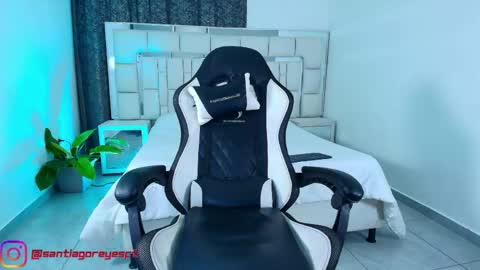 santiagoreyesftt online show from 04-17-26, 01:19