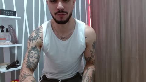 Santy Torres online show from 10-24-25, 03:25