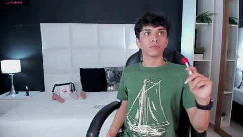 Santiago Carrington online show from 12-06-24, 11:47