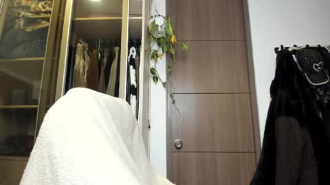 Snapshot of santy_kitty chatting on 03-02-25, 03:24 kitty online show from 03-02-25, 03:24