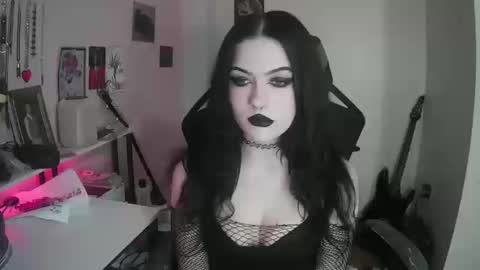 Snapshot of saphirerose1 chatting on 10-10-25, 10:31 Sapphire online show from 10-10-25, 10:31