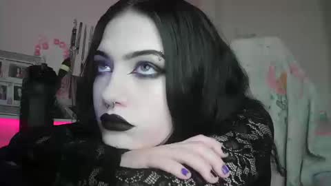 Snapshot of saphirerose1 chatting on 10-11-25, 09:46 Sapphire online show from 10-11-25, 09:46