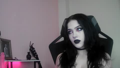 Snapshot of saphirerose1 chatting on 10-25-25, 10:15 Sapphire online show from 10-25-25, 10:15