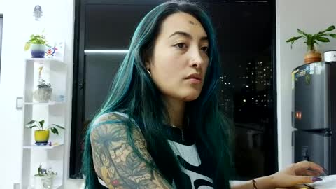 Snapshot of sapphire_mei866 chatting on 05-12-26, 12:08 safir online show from 05-12-26, 12:08