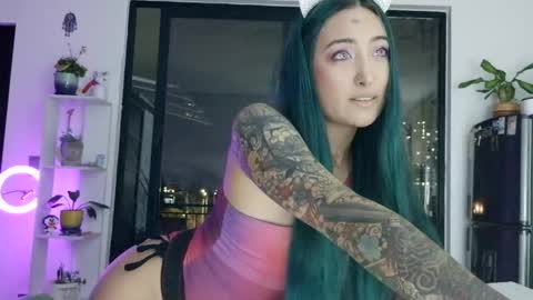 Snapshot of sapphire_mei866 chatting on 05-26-26, 01:34 safir online show from 05-26-26, 01:34