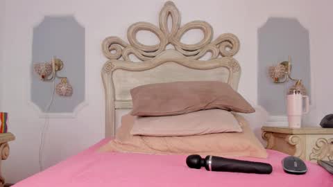 Sara online show from 10-27-25, 03:43