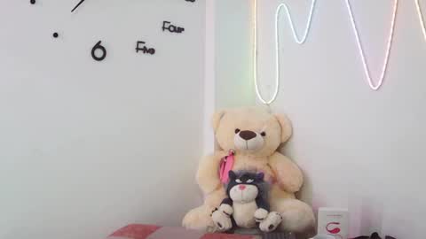 Snapshot of sara_blum_ chatting on 05-11-26, 11:49 SARA online show from 05-11-26, 11:49