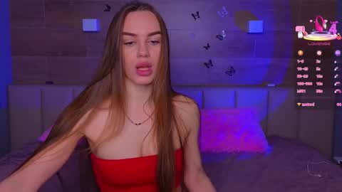 Snapshot of sara_crosss chatting on 02-12-26, 06:19 Sara online show from 02-12-26, 06:19