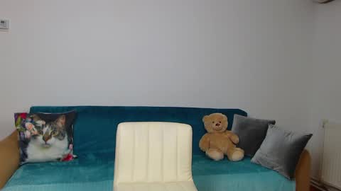 Im Sara I am happy to be here  online show from 01-22-25, 09:10