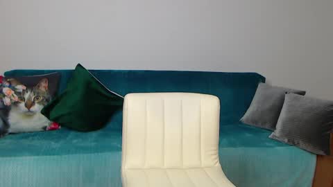 Im Sara I am happy to be here  online show from 02-27-25, 08:31